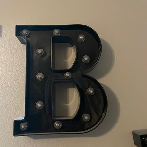 “B” light up sign